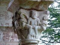 Abbaye Saint-Michel-de-Cuxa, Cloitre, Chapiteau orientalisant de Ghilgamesh (12e) (2)